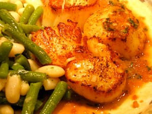 Scallops with Green and White Bean salad
